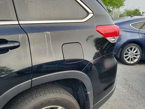 Used 2019 Toyota Highlander XLE image 26