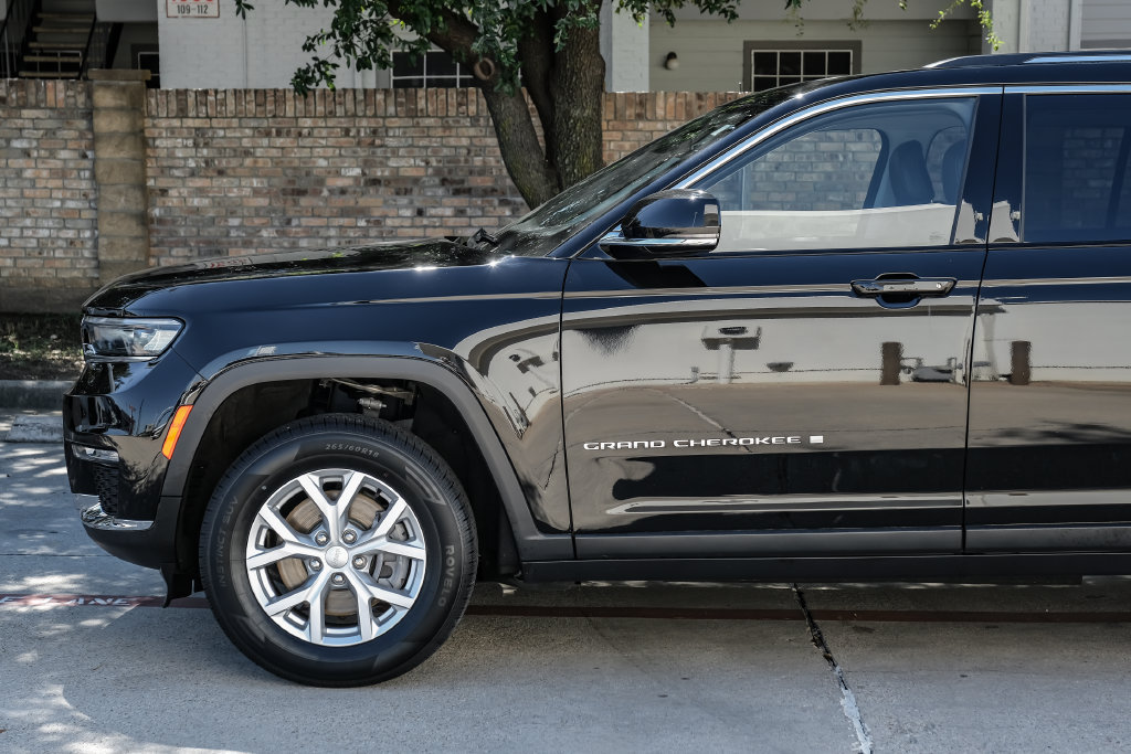 Used 2023 Jeep Grand Cherokee L Limited AWD/4WD image 22