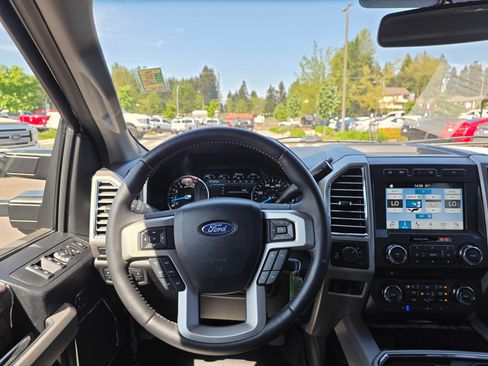 Used 2017 Ford F250 Lariat w/ Lariat Value Package AWD/4WD image 11