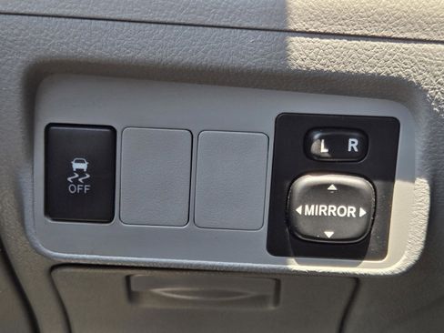 Used 2013 Toyota Corolla LE FWD image 22