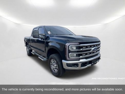 Used 2024 Ford F250 Lariat w/ FX4 Off-Road Package AWD/4WD image 3