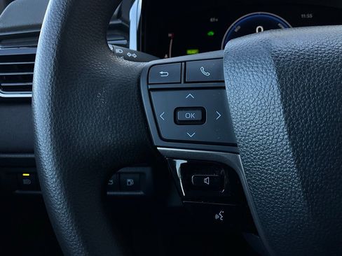 Used 2025 Toyota Camry LE image 32