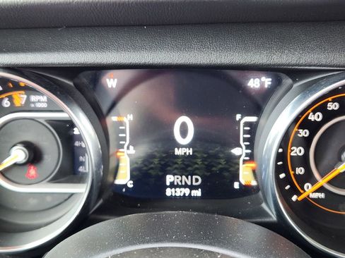 Used 2019 Jeep Wrangler Unlimited Sahara image 16