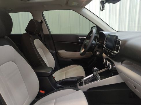 Used 2023 Hyundai Venue SEL FWD image 21