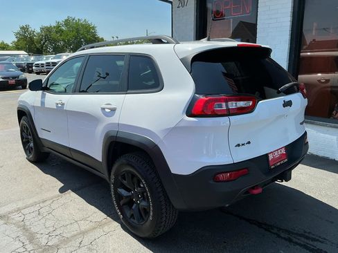 Used 2018 Jeep Cherokee Trailhawk w/ Quick Order Package 25L AWD/4WD image 5
