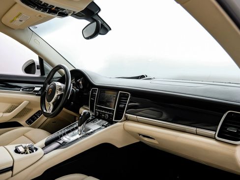 Used 2016 Porsche Panamera image 7