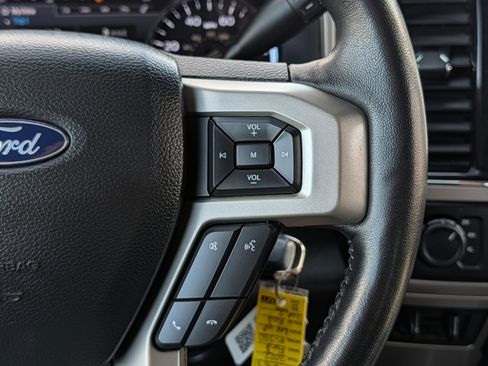 Used 2022 Ford F350 Lariat w/ Chrome Package image 29