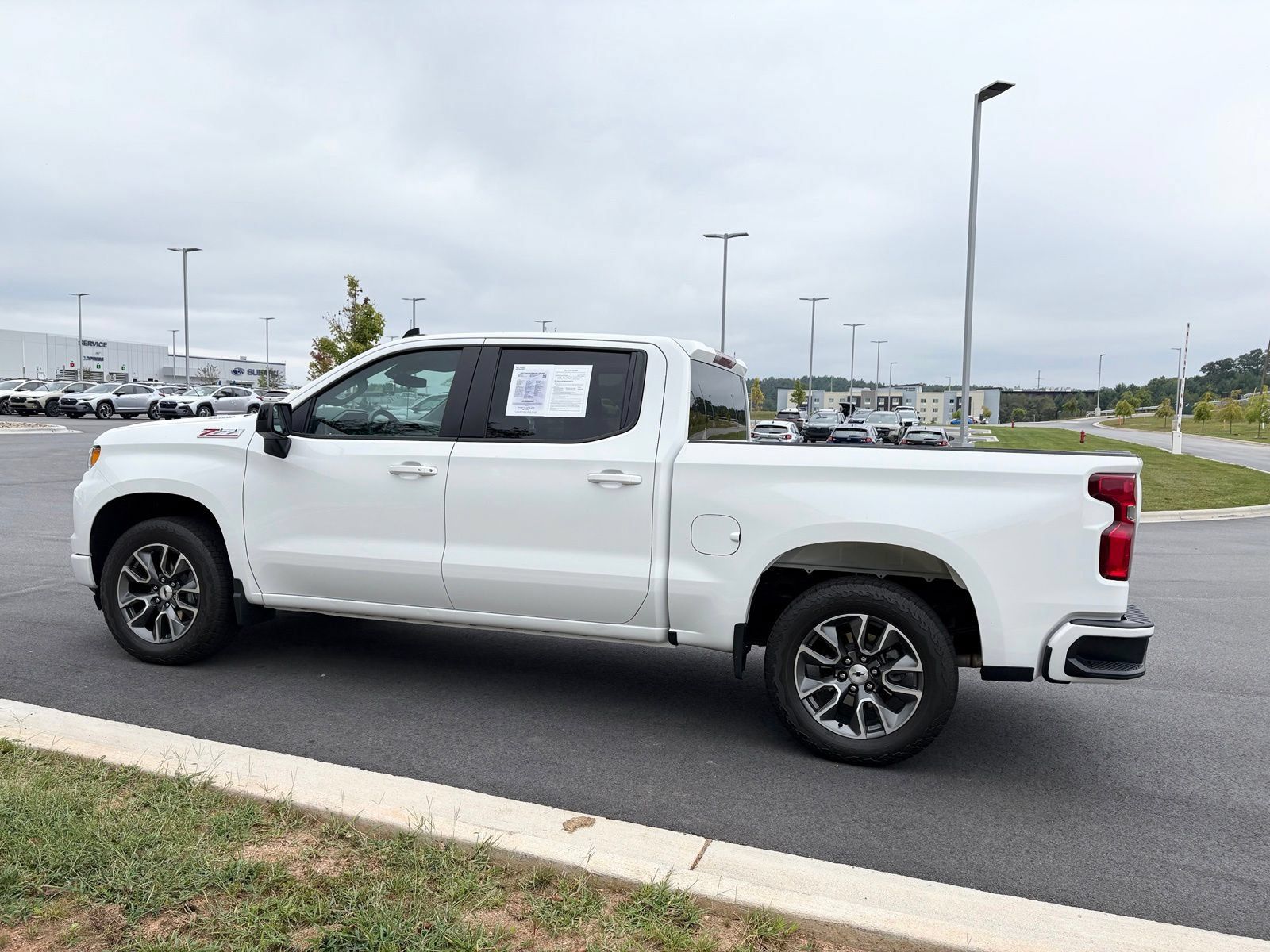 Used 2024 Chevrolet Silverado 1500 RST w/ Z71 Off-Road Package AWD/4WD image 5