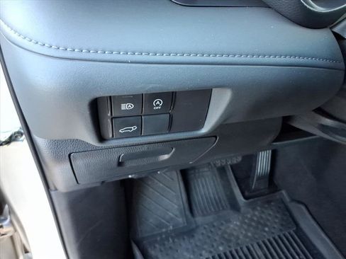 Used 2023 Toyota Highlander LE image 27