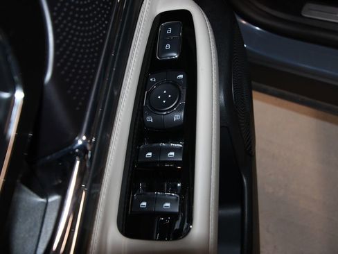 Used 2025 Lincoln Corsair Grand Touring w/ Towing Package image 6