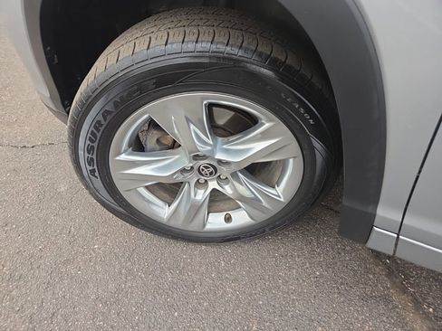Used 2019 Toyota Highlander Limited image 9