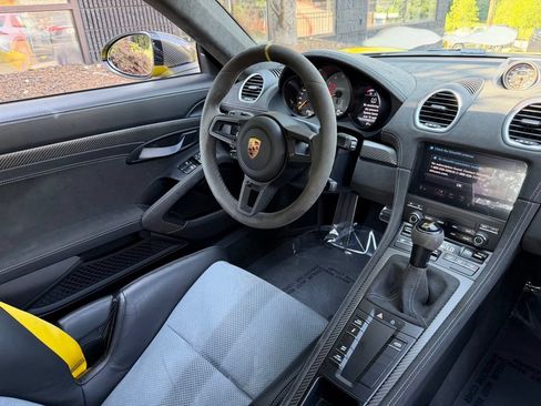 Used 2025 Porsche 718 Cayman GT4 RS w/ Weissach Package RWD image 37