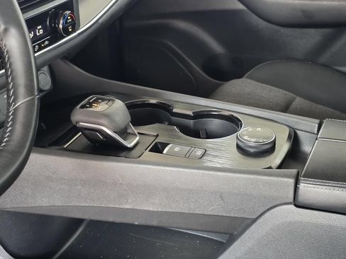 Used 2025 Nissan Rogue SV AWD/4WD image 18