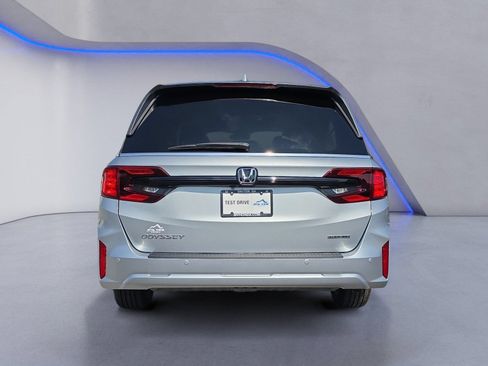 New 2026 Honda Odyssey Touring image 4