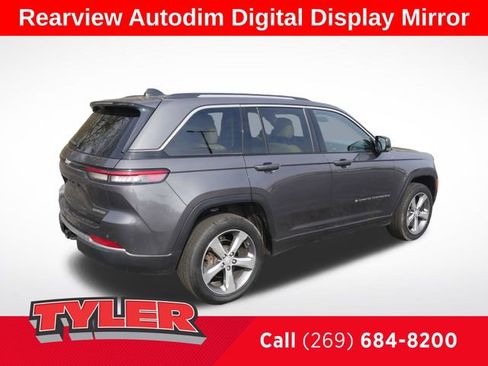 Certified 2022 Jeep Grand Cherokee Limited w/ Luxury Tech Group II AWD/4WD image 8