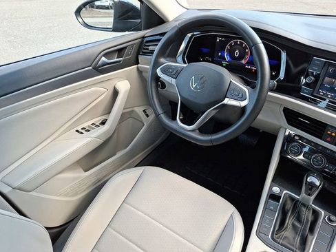 Certified 2023 Volkswagen Jetta SE image 14