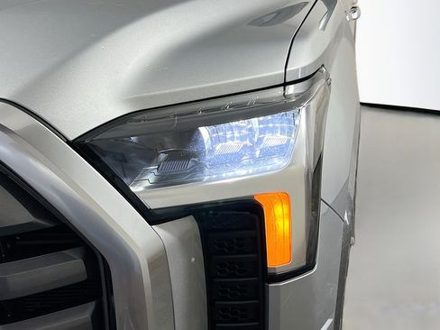 Used 2024 Toyota Tundra Limited AWD/4WD image 11
