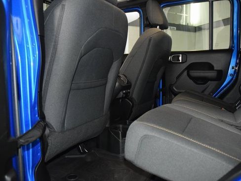 Used 2024 Jeep Gladiator Sport image 39