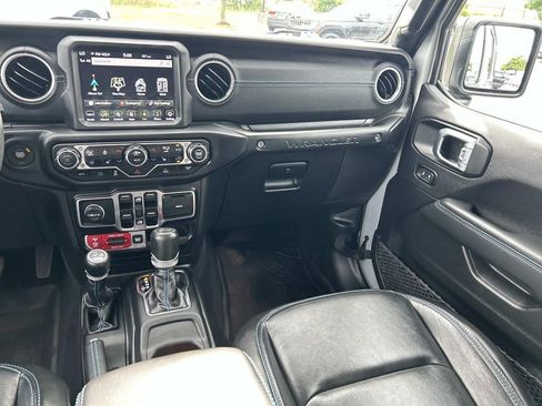 Used 2023 Jeep Wrangler Unlimited Rubicon 4xe w/ Cold Weather Group AWD/4WD image 17