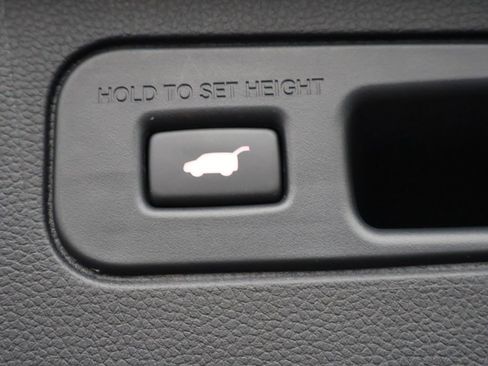 Certified 2025 Honda Pilot Black Edition image 16