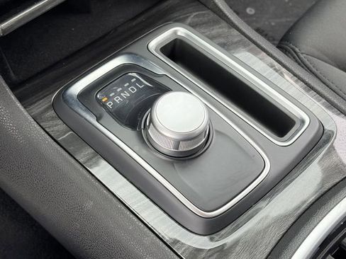 Used 2019 Chrysler 300 Touring w/ Chrome Appearance Package RWD image 28