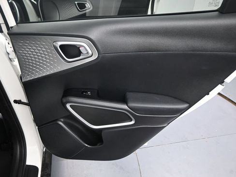 Certified 2025 Kia Soul LX w/ LX Technology Package FWD image 17