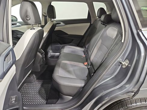 Certified 2025 Volkswagen Taos SE FWD image 24