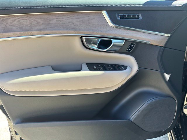 Certified 2025 Volvo XC90 B5 Core AWD/4WD image 18