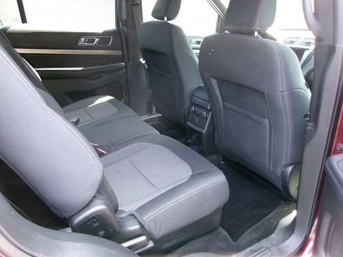 Used 2018 Ford Explorer XLT w/ Equipment Group 201A image 11