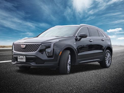 Used 2025 Cadillac XT4 Premium Luxury image 12