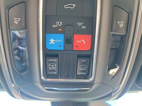 New 2025 Jeep Grand Cherokee L Altitude image 30