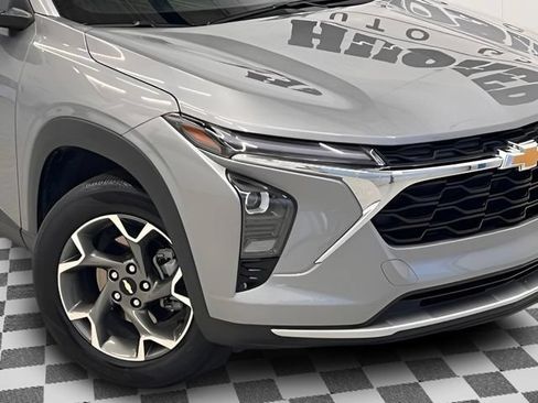 Certified 2025 Chevrolet Trax LT FWD image 27