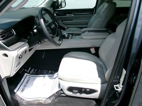 Used 2022 Jeep Wagoneer Series II w/ Premium Group I AWD/4WD image 17