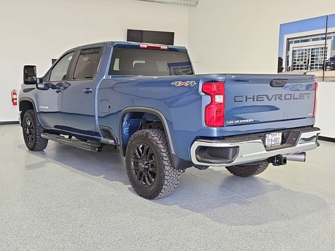 Used 2025 Chevrolet Silverado 2500 LT w/ Convenience Package AWD/4WD image 2
