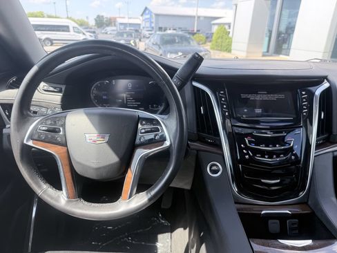 Used 2019 Cadillac Escalade ESV Premium Luxury AWD/4WD image 12