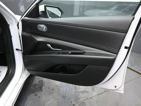 New 2026 Jeep Compass Latitude image 13