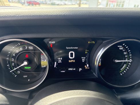 Used 2022 Jeep Wrangler Unlimited Sahara w/ Cold Weather Group AWD/4WD image 23