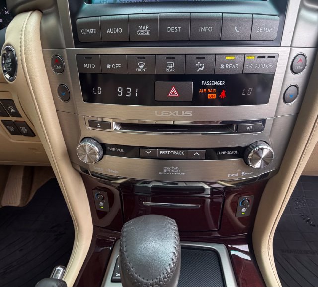 Used 2015 Lexus LX 570 4WD w/ Luxury Package image 26