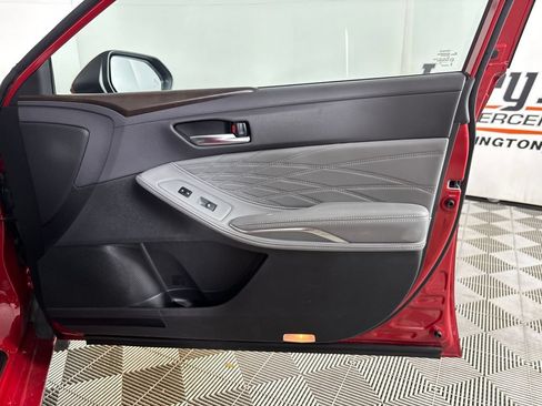 Used 2022 Toyota Avalon Limited w/ Advanced Safety Package FWD image 27