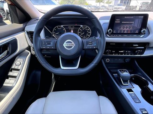 Certified 2021 Nissan Rogue SV w/ Premium Package FWD image 6