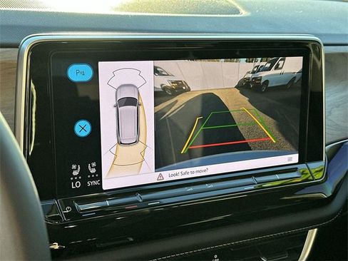 Used 2024 Volkswagen Atlas SE image 13