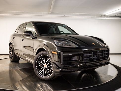Certified 2026 Porsche Cayenne AWD/4WD image 9