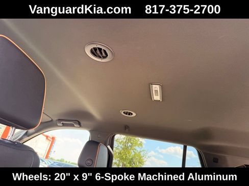 Used 2024 GMC Yukon AT4 w/ Technology Package AWD/4WD image 27