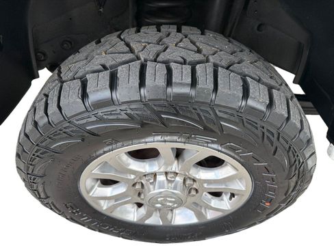 Used 2017 RAM 2500 Laramie AWD/4WD image 9