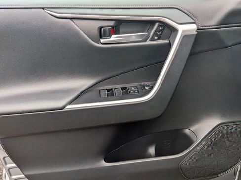 Used 2021 Toyota RAV4 Limited image 23