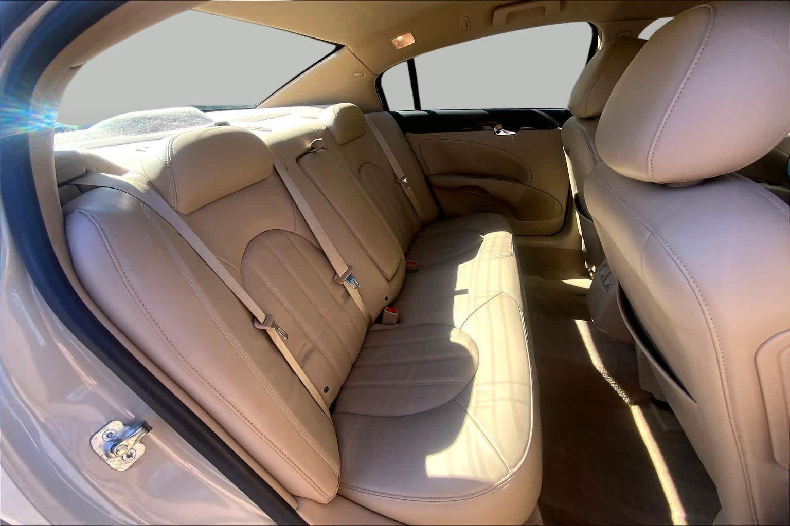 Used 2010 Buick Lucerne CXL FWD image 19