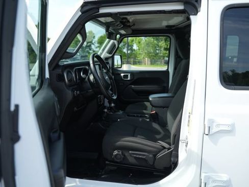 Used 2021 Jeep Gladiator Sport AWD/4WD image 11