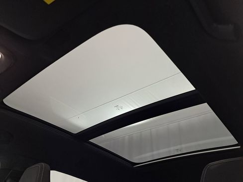 Used 2024 Volvo XC40 B5 Core image 10