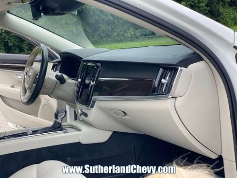Used 2017 Volvo S90 T5 Momentum w/ Convenience Package FWD image 19