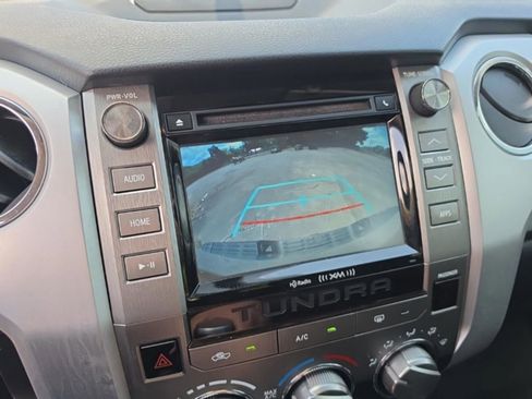 Used 2017 Toyota Tundra SR5 w/ SR5 Upgrade Package AWD/4WD image 21